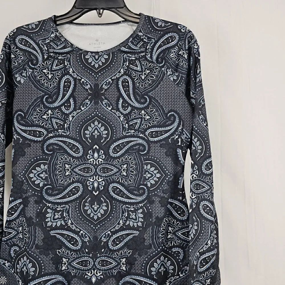 Athleta Black Blue Sierra Nevada Top Shirt Paisley Thumbhole Thermal Small - Picture 3 of 6